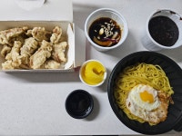 상상짬뽕이란 곳에서 짜장탕수육 포장해왔는데 개노맛이네