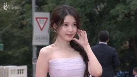 아이유 서울드라마어워즈 2025 레드카펫 LIVE