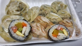 2500 동네김밥과 7000 모듬만두