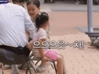 어린아이 자리 뺏는 유재석