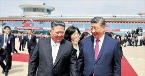 김정은, 시진핑 北 정권 수립일 축전에 답전 “中 동지들과 손잡고 나아갈 것” | Flipboard