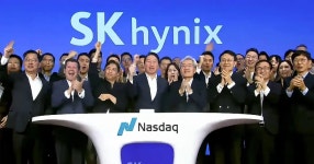 ADR로 나스닥 입성한 SK하이닉스…첫날 공모가 대비 13% 급등 마감 | Flipboard