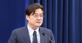 靑 정무수석 “연임 개헌 불가능… 정성호, 공소청 출범 때까진 역할 해야” | Flipboard
