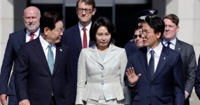 李 출국 행사서 정청래 배제… 그 자리에 김민석 섰다 | Flipboard