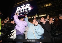 BTS 컴백 공연에 외신도 “한국 소프트파워의 성대한 귀환” | Flipboard