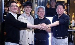 젠슨 황 방한에 커지는 AI 동맹…보안 AI 경쟁도 격화 | Flipboard