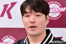 '은퇴식 특별 엔트리→4번+1B' 박병호, 고척돔 그라운드 밟는다…신인 박준현 선발 출격 [고척 현장] | Flipboard