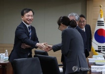 방미통위 출범 6개월만에 첫 회의…공석 변수 부상 | Flipboard