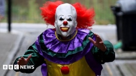 Creepy clown craze: Nobodys laughing - BBC News Creepy clown craze: Nobodys laughing