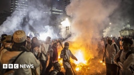 Indonesia protest: President Joko Widodo cancels Australia visit - BBC News Indonesia protest: President Joko Widodo cancels... 