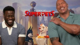 DC League of Super-Pets: Kevin Hart and Dwayne Johnson get the giggles answering UK kids questions - BBC Newsround Super-Pets... 