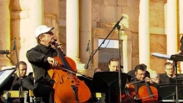 Six OClock News - Russian maestro plays in Palmyra ruins - BBC Sounds