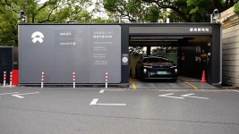 These stations swap electric car batteries in minutes
