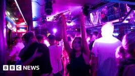 England nightclubs reopen: Cheers and celebrations as clubbers return for first night out - BBC News England nightclubs reopen... 