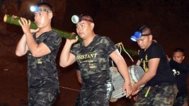 Thai cave boys go on overseas tour to Argentina and USA - BBC Newsround Thai cave boys go on overseas tour to Argentina and USA