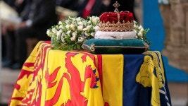 Public told no guarantee of seeing Queens coffin in Edinburgh - BBC News Public told no guarantee of seeing Queens coffin... 