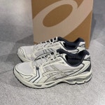 아식스(Asics) | 아식스 젤 카야노 14 어슨웨어 팩 화이트 세이지 그래파이트 그레이 1203A412-020 | 트렌비