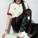 아디다스(Adidas) | 아디다스 스포티 앤 리치 로고 반팔티셔츠 크림 화이트 IB2159 | 트렌비