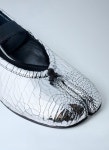 메종마르지엘라(Maison Margiela) | 메종마르지엘라 메탈릭 타비 발레 슈즈 실버/블랙 S39WZ0113 P7456 H7730 26 FW 여성 플랫... 