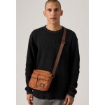 리바이스(Levis) | 리바이스 배트윙 로고 베이직 백팩 인 미드 블루 10834253 | 트렌비