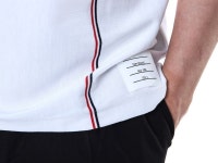 톰브라운(Thom Browne) | 톰브라운 반팔 폴로 티셔츠 화이트 MJP196A J0138 100 삼선탭+프런트삼선스트라이프 PK 카라티/MJP196A... 