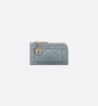 디올(Dior) | 디올 레이디 컴팩트 카드 지갑 클라우드 블루 S0965ONMJ M81B Lady Cosmos 지퍼 지갑S0965ONMJ_M81B 155288806 | 트렌비