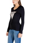 게스(Guess) | 게스 여성 롱슬리브 블랙 티셔츠 W6RI33J1314JBLK 26SS GUESS LS CN LEO TRIANGLE TEE W6RI33 J1314 155981848 | 트렌비