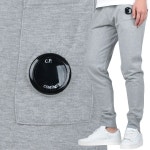 CP컴퍼니-22FW 렌즈 와펜 트레이닝 카고 팬츠 블랙... CP컴퍼니-22FW 렌즈 와펜 트레이닝 카고 팬츠 블랙 13CMSP017A 005086W... 