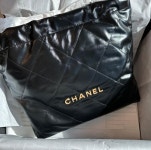 샤넬(CHANEL) | 샤넬 22백 내장칩 미듐 블랙 체인백 선물용풀셋 | 트렌비