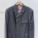 톰브라운(Thom Browne) | 톰브라운 4바 스트라이프 플레인 위빙 체스터필드 오버코트 MOC005A 06146 025 [2] 사선완장 울 캐시미어 코트... 