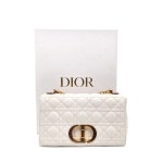 디올(Dior) | 디올 크리스찬 카로백 미듐 화이트 사이즈 25.5cm L790308 중고 156690487 | 트렌비
