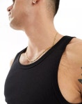 뉴룩(New Look) | 뉴룩 블랙 바디핏 트레이닝 탑 Geripptes Tragershirt in Schwarz mit korperbetontem Schnitt 205917855SCHWARZ... 