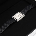 샤넬(CHANEL) | 샤넬 H6402 보이프렌드 미디엄 베젤다이아 화이트판 가죽밴드 쿼츠 여성 시계 aa47565 중고 152888485 | 트렌비