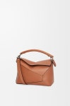 로에베(Loewe) | 로에베 블랙 숄더백 A510P60X41 스몰 퍼즐 엣지 가방 클래식 카프스킨 Small Puzzle Edge bag in classic calfskin...