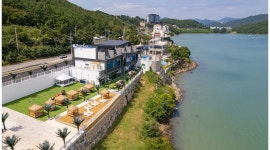 하플로스 키즈&풀빌라 : 펜션 청소 주말 아르바이트 구합니다.... - 알바천국 [알바천국] 전남 여수시 / 하플로스 키즈&풀빌라 / 펜션 청소 주말... 