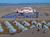 [사진] 中 닝샤 사막에서 펼쳐진 청춘 캠프 | 이코노믹데일리