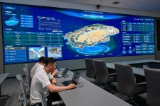 [사진] 中 타리무허 실시간 데이터 확인하는 직원 | 이코노믹데일리