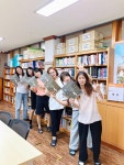 [알라딘서재]<반짝이> 반짝이는 너와 나 우리들의 이야기. <반짝이> 반짝이는 너와 나 우리들의 이야기.
