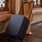 POOM | L7 폴리카보네이트 와이드 핸들 캐리어 28형 L7 폴리카보네이트 와이드 핸들 캐리어 28형