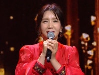 데뷔 10년 만에 서울에서 처음 노래해본다는 가수 : PD노트 : SBS 데뷔 10년 만에 서울에서 처음 노래해본다는 가수