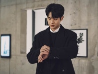 ‘연수’빼고 다 있는 ‘고오’ 작가 ‘최웅’의 야간 전시회 : 비하인드 포토 : SBS ‘연수’빼고 다 있는 ‘고오’ 작가 ‘최웅’의 야간 전시회