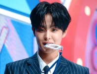 [포토스케치] 3MC 인가 주식회사 출근 완료! - 스페셜MC 지훈 (7) : 현장포토 : SBS [포토스케치] 3MC 인가 주식회사 출근 완료! - 스페셜MC... 