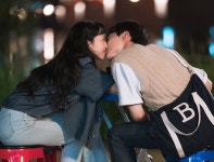 달달모드 ON, 기습 입맞춤하는 도우커플! : 포토갤러리 : SBS 달달모드 ON, 기습 입맞춤하는 도우커플!