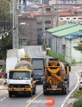 다닥다닥 신축빌라…구급차 올 공간도 없다 - 땅집고 > 정비사업 다닥다닥 신축빌라…구급차 올 공간도 없다