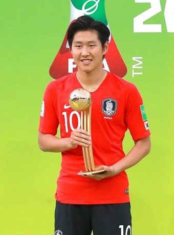 이강인, U-20 월드컵 골든볼 수상… 18세로는 메시 이후 처음 - 조선일보 > 스포츠 > 축구 이강인, U-20 월드컵 골든볼 수상… 18세로는 메시...