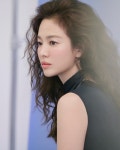 송혜교, 롱 웨이브 헤어 깜짝 변신…싱그러운 봄의 여신