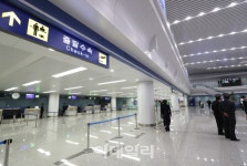 [포토]평양순안공항 국제선 2층 탑승 카운터