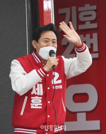 [포토]'응암역 시민들에게 인사하는 오세훈'