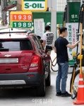 [포토]기름값 2주째 하락, 전국 주유소 곳곳 2000원 이하로