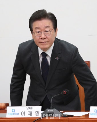 이재명 대표, '전당대회 돈봉투 의혹...국민께 깊이 사과'